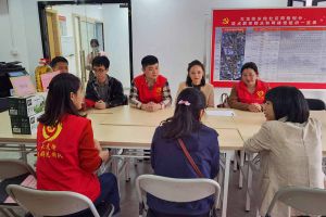 浓浓关爱暖人心，球友会平台（中国）集团党支部慰问困难单亲家庭